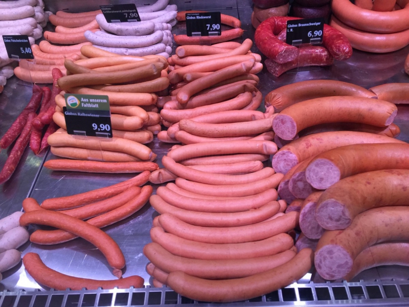 charcuterie-VILLARS SUR VAR-min_sausages_meat_butchery-1069321